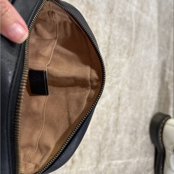 Gucci GG Marmont Matelassé black leather belt bag - Picture 13 of 16